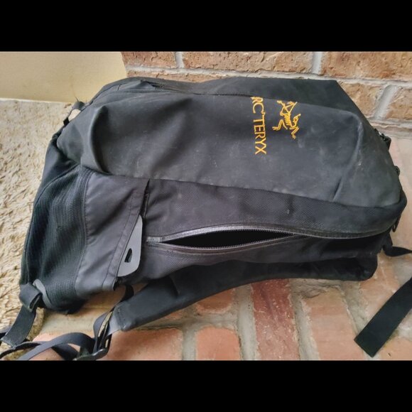 Vintage Arc'teryx Arro 22 Backpack Black Waterproof - Picture 5 of 8